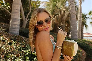 Аманда Холден известна тем, что демонстрирует свою невероятную фигуру в Instagram