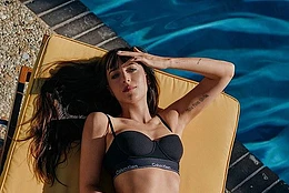 Дакота Джонсон и Роул Модел подогрели слухи о романе, появившись в публичном месте целующимися и обнимающимися в пятницу вечером