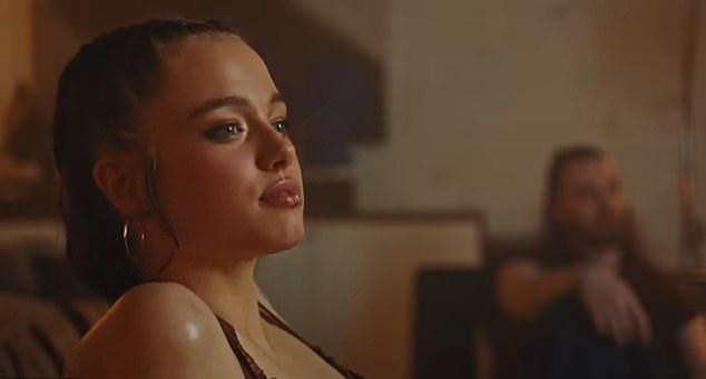 Дочь Анджелины Джоли Шайло получила роль в новом клипе K-Pop певицы Даён не по блату