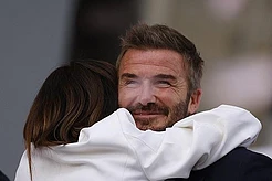 Виктория Бекхэм в безупречном белом костюме на открытии стадиона Дэвида