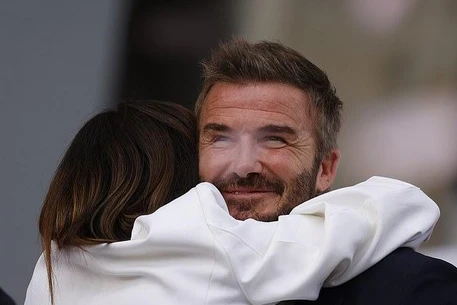 Виктория Бекхэм в безупречном белом костюме на открытии стадиона Дэвида