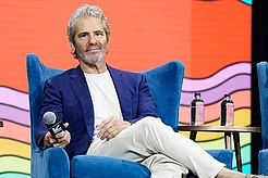 Энди Коэн отпустил колкость в адрес мужа-трансвестита Кристи Ноэм, опубликовав пасхальное послание в Threads в пятницу