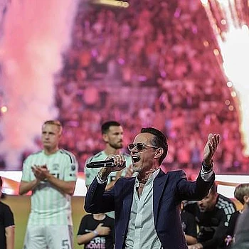 Марк Энтони подтвердил свою верность Бекхэмам после скандала на свадьбе Бруклина