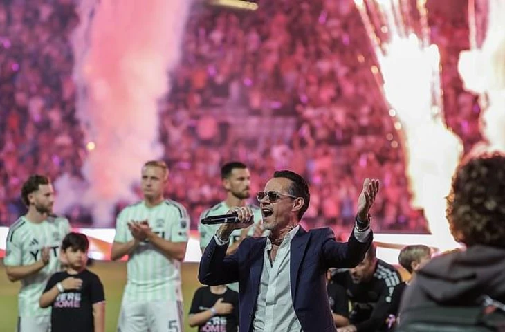 Марк Энтони подтвердил свою верность Бекхэмам после скандала на свадьбе Бруклина