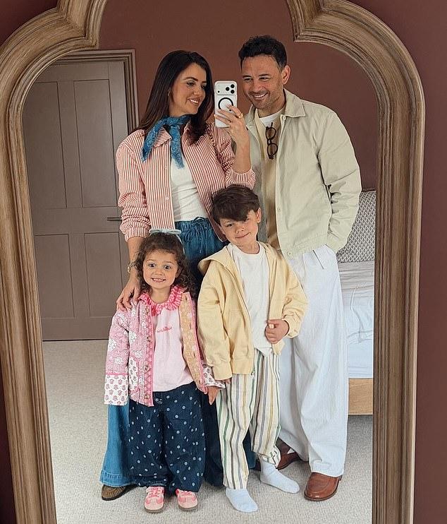 Семь лет спустя после того, как Райан Томас сделал предложение Люси Мекленбург в Позитано, Италия, пара до сих пор не связала себя узами брака