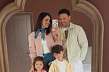 Семь лет спустя после того, как Райан Томас сделал предложение Люси Мекленбург в Позитано, Италия, пара до сих пор не связала себя узами брака