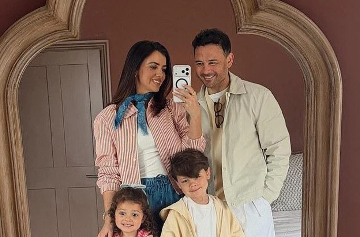 Семь лет спустя после того, как Райан Томас сделал предложение Люси Мекленбург в Позитано, Италия, пара до сих пор не связала себя узами брака