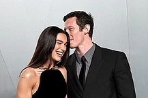 Дуа Липа и Каллум Тернер, как сообщается, отказываются от пышной светской свадьбы в пользу скромной, камерной церемонии