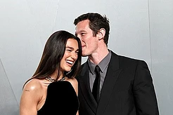 Дуа Липа и Каллум Тернер, как сообщается, отказываются от пышной светской свадьбы в пользу скромной, камерной церемонии