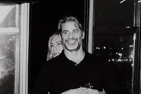 Дженнифер Энистон и Джим Кертис – новая любимая пара Голливуда