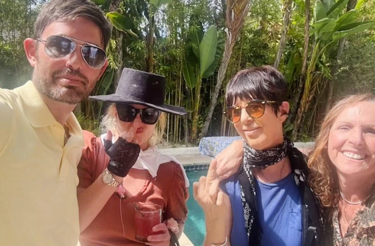 Бритни Спирс теснее общается с друзьями после ареста за вождение в нетрезвом виде