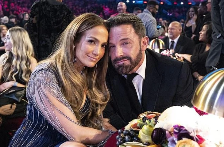 Дженнифер Лопес открыла новую главу, отметив Пасху в воскресенье – спустя несколько дней после того, как ее бывший муж Бен Аффлек воссоединился с Дженнифер Гарнер на праздник