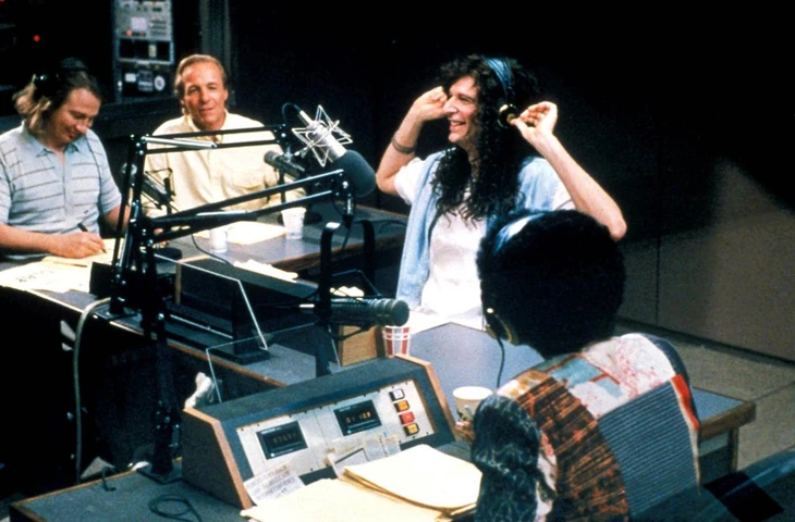 Бывшие сотрудники Говарда Стерна выступили против его руководства за три года до того, как его бывшая помощница обвинила его в создании враждебной рабочей атмосферы