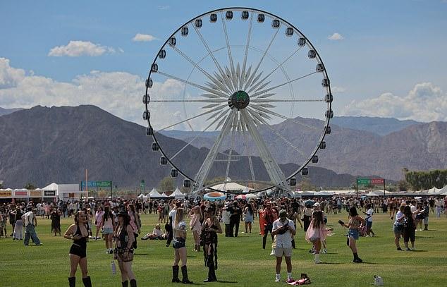 Норт Уэст посетила Коачеллу без родителей, будучи подростком, пока её отцу Канье Уэсту запретили въезд в Великобританию, что привело к отмене фестиваля Wireless