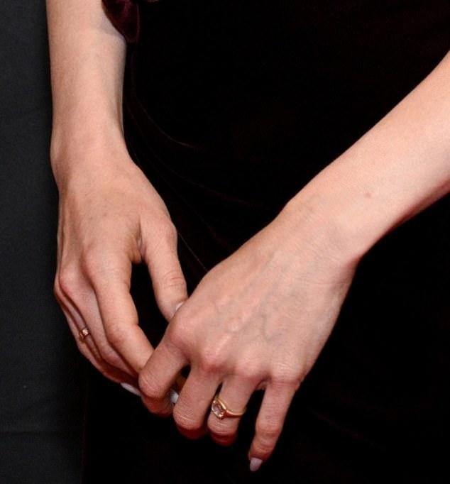 Лили Коллинз произвела фурор на красной дорожке PaleyFest LA 2026 в Лос-Анджелесе в рамках презентации сериала Netflix «Эмили в Париже»