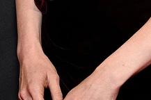 Лили Коллинз произвела фурор на красной дорожке PaleyFest LA 2026 в Лос-Анджелесе в рамках презентации сериала Netflix «Эмили в Париже»