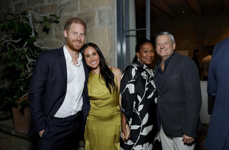 Принц Гарри и Меган Маркл позировали рядом со звездами первой величины на мероприятии Netflix