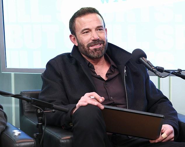 Бен Аффлек качественно провел время со своими детьми Сэмюэлем и Фин во время выходной прогулки в Лос-Анджелесе