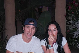 На Coachella 2026 в субботу вечером стало на одну одинокую девушку меньше