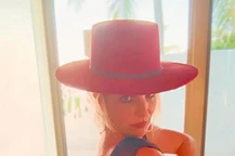 Бритни Спирс продемонстрировала свои танцевальные движения всего за несколько часов до того, как отправилась в реабилитационную клинику