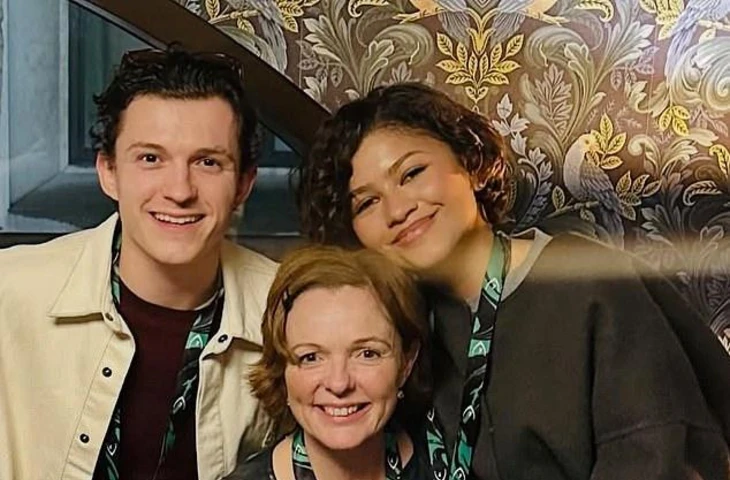 Мать Тома Холланда, Никки, отметила лайком пост, хвалящий его «жену» Зендаю за то, что она «не притворяется влюбленной в партнера по фильму для его продвижения»