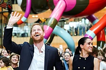 Меган Маркл и принц Гарри посетили ту же австралийскую больницу, которую его мать посетила более 40 лет назад