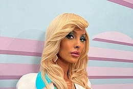 Майя Джама перевоплотилась в репортера 80-х для запуска нового напитка с Joe And The Juice