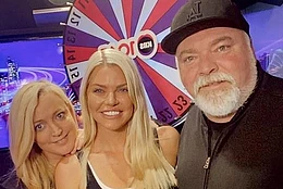 Софи Монк считается главным претендентом на место, освободившееся после ухода шоу Kyle & Jackie O, пока Кайл Сэндилендс и Джеки ‘О’ Хендерсон продолжают свою судебную тяжбу с ARN