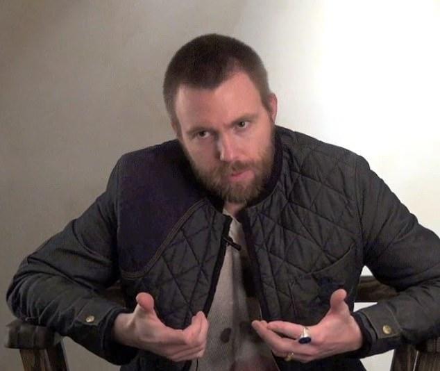 Шер обратилась в суд с просьбой назначить временного попечителя для своего сына Элайджи Блу Оллмана после череды финансовых, юридических кризисов и проблем, связанных с наркотиками