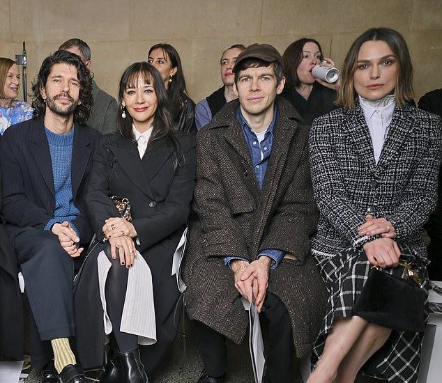 Муж Киры Найтли, проживший с ней 13 лет, замечен без обручального кольца спустя недели после того, как стало известно об отказе актрисы от фамилии супруга в официальных документах