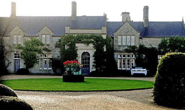 Джек Уайтхолл и Рокси Хорнер отпраздновали свадьбу, танцуя до самого утра