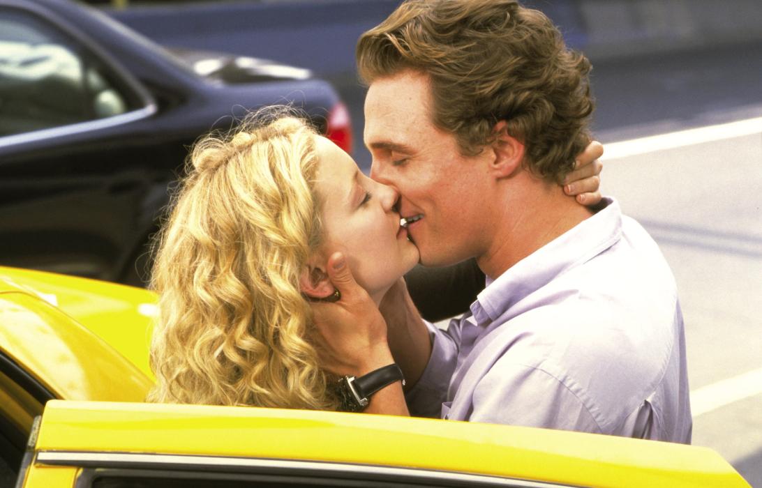 Кейт Хадсон и Мэттью МакКонахи целуются в "Как отделаться от парня за 10 дней".