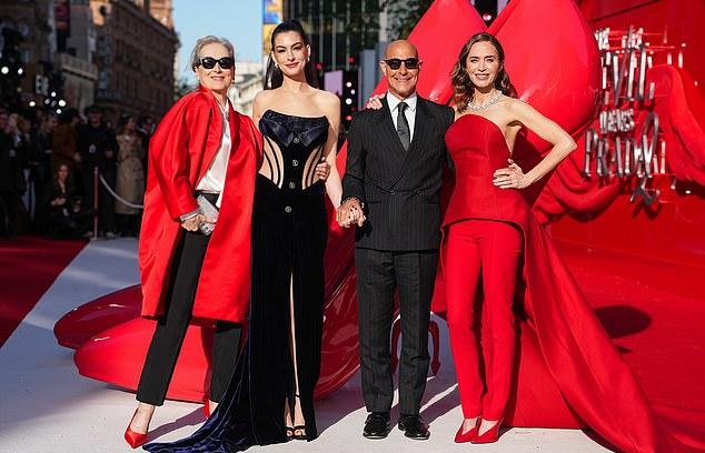 Энн Хэтэуэй получила в подарок копию Корана на премьере «Дьявол носит Prada 2» после того, как ее похвалили за использование слова «Иншаллах» в интервью