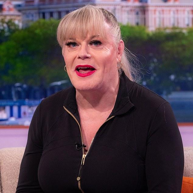 Сьюзи Эдди Иззард мечтает о детях, вспоминая трагическую смерть матери в детстве.