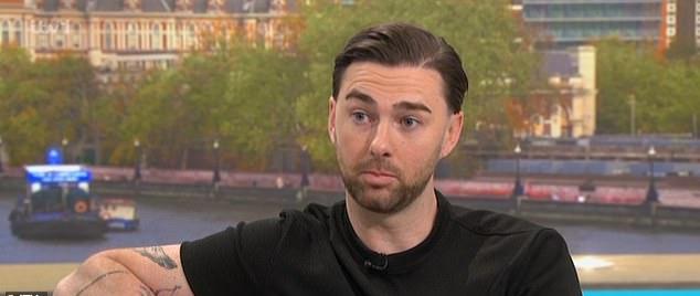 Чарли, сын Полины Куирк, рассказал о её борьбе с деменцией, назвав её "самой смешной женщиной в мире", готовясь к Лондонскому марафону в её честь.