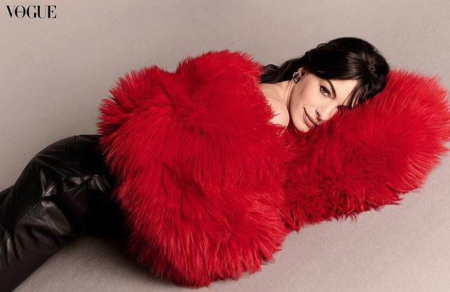 Энн Хэтэуэй прояснила слухи о «молодой диве», которые преследовали ее в начале карьеры, признавшись, что она не идеальный человек