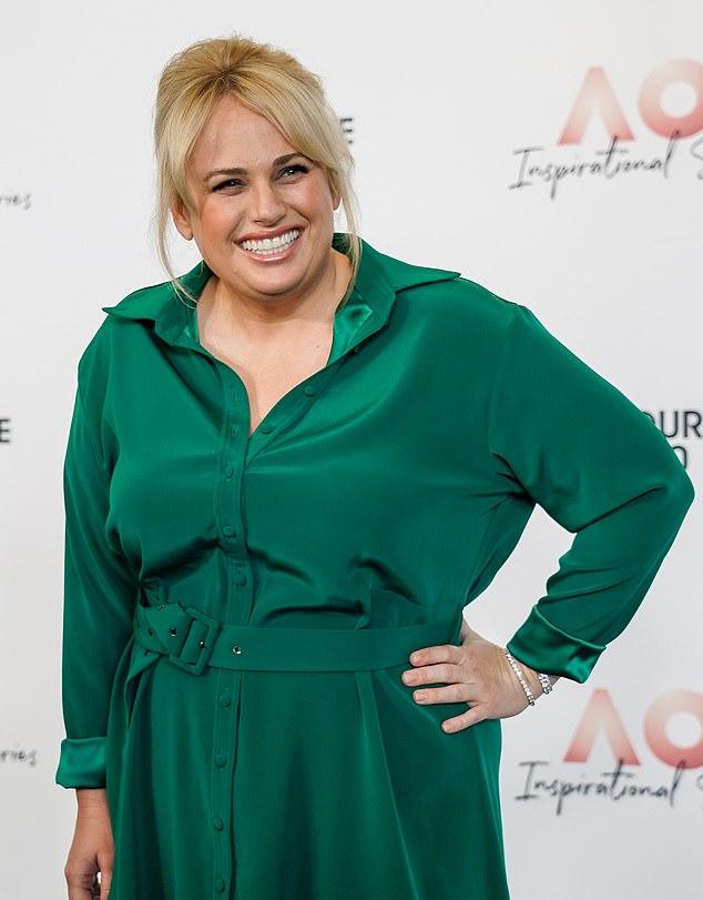 **В шокирующей декларации МакИннес обвинила Уилсона во взломе её соцсетей и рассылке ню фото по всем контактам.**