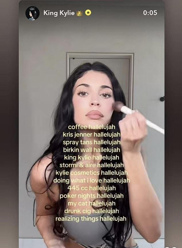 Звезда реалити-шоу, 28 лет, поделилась в Instagram селфи в зеркале, где был виден список её благодарностей.