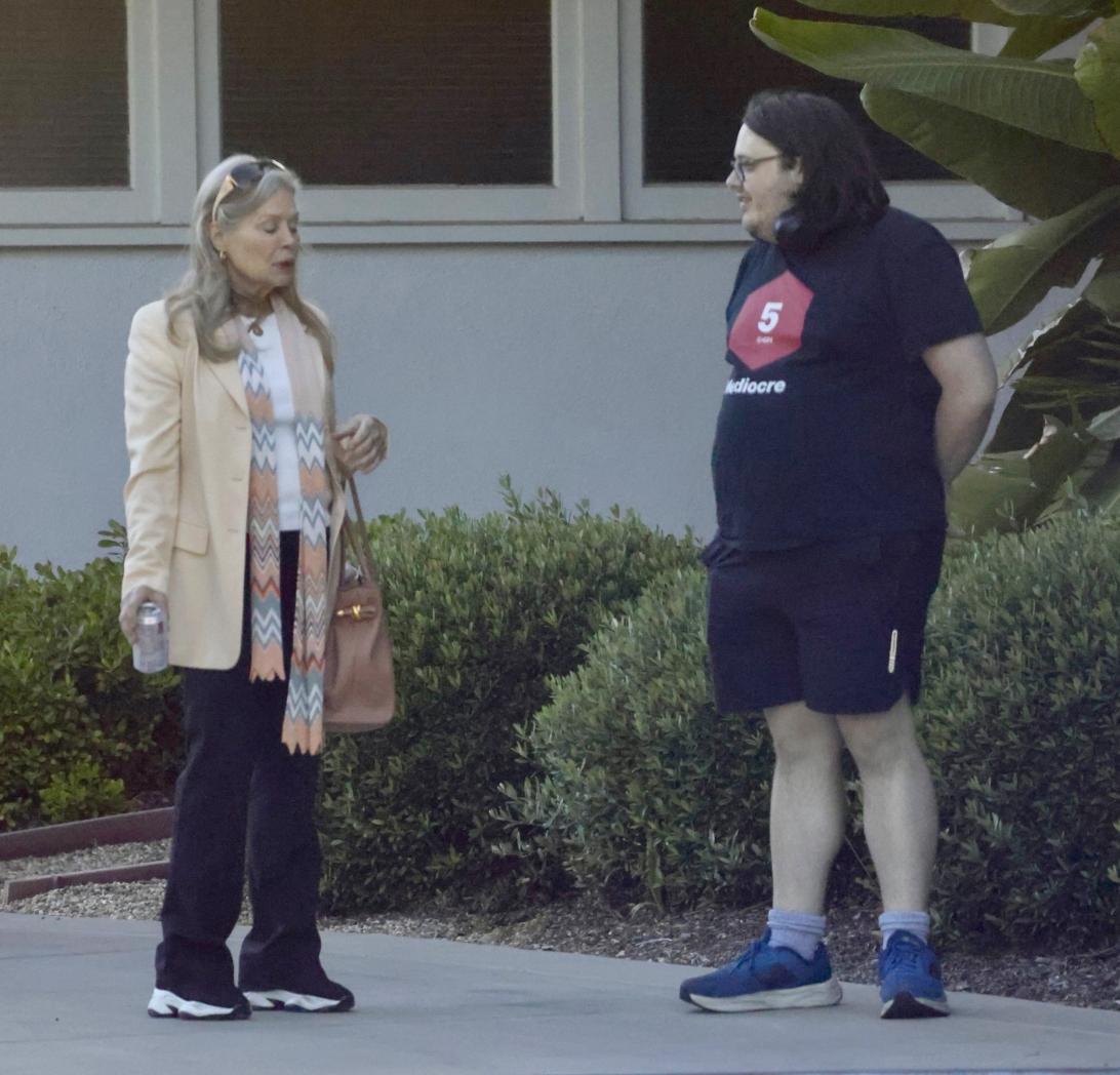 Эл Пачино и Беверли Д’Анджело, возможно, расстались в 2004 году, но это не помешало им вместе отметить 86-летие звезды «Крёстного отца»