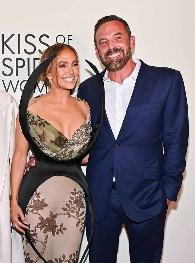 Бен Аффлек отказался от доли в их $61-миллионном особняке с Дженнифер Лопес.