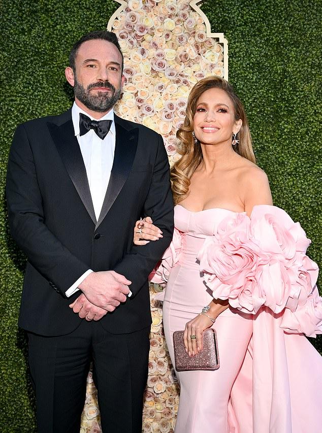 Лопес получает всю прибыль от продажи, поскольку партнер безвозмездно отказался от своей доли. (2024)