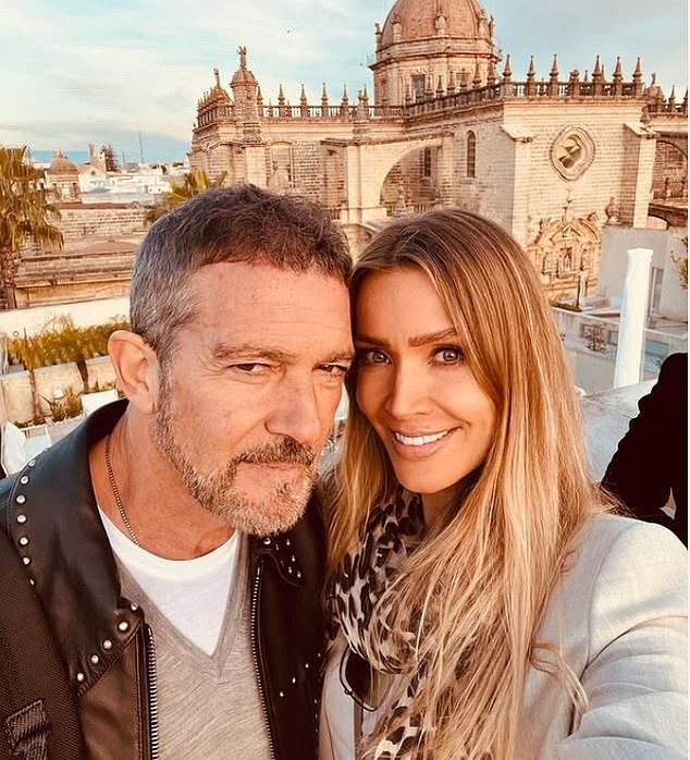 Бандерас 12 лет встречается с нидерландской предпринимательницей Николь Кимпел.