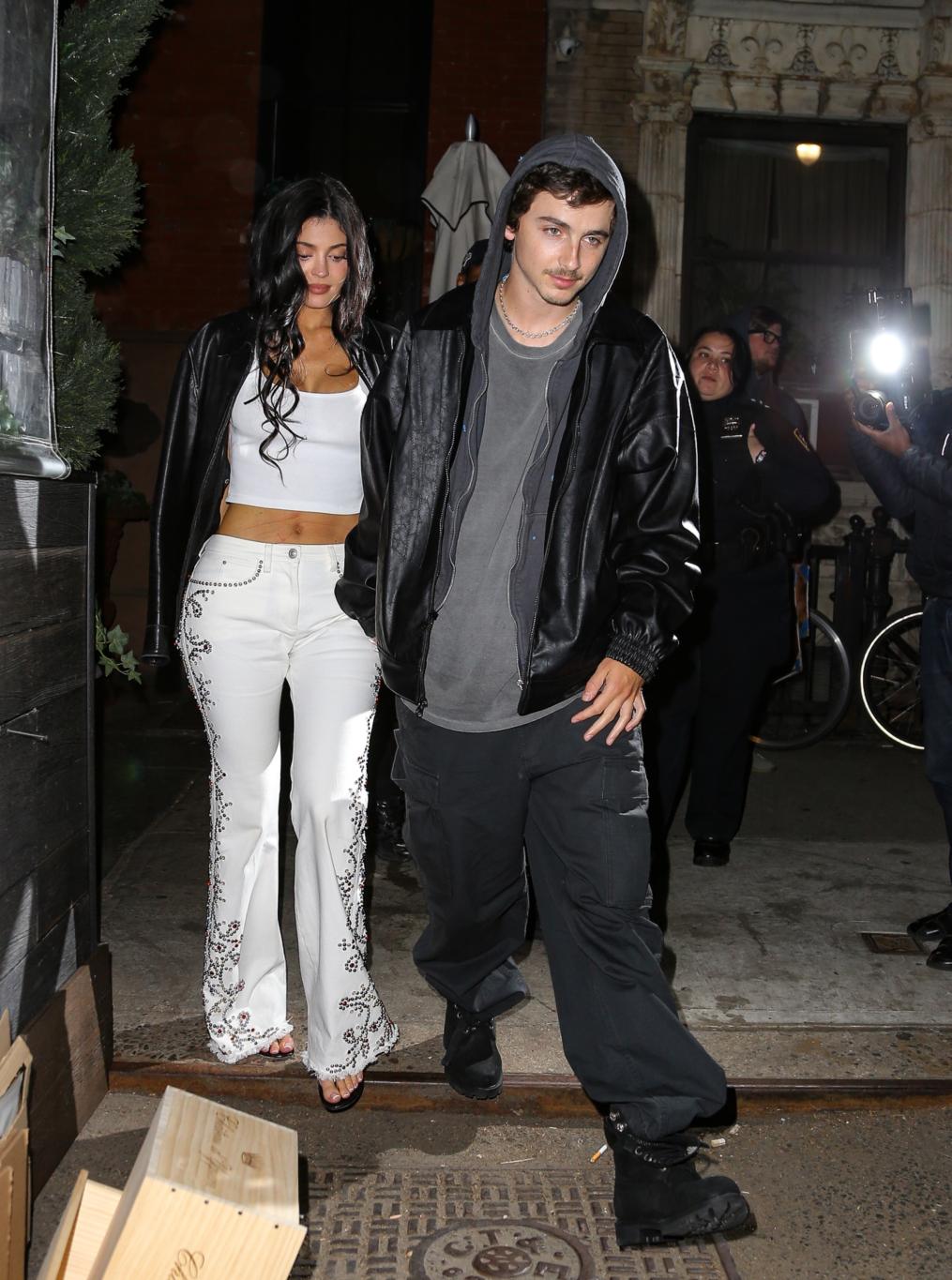 Тимоти Шаламе и Кайли Дженнер замечены возле ресторана в Нью-Йорке.