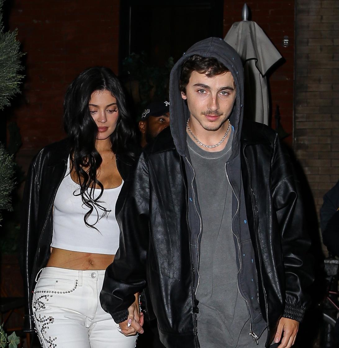 Тимоти Шаламе и Кайли Дженнер вышли из стейк-хауса.