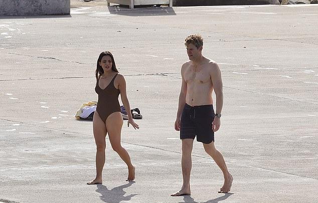 Доктор Крис Браун и его великолепная подруга Лоррейн Монфорте развивают свой роман