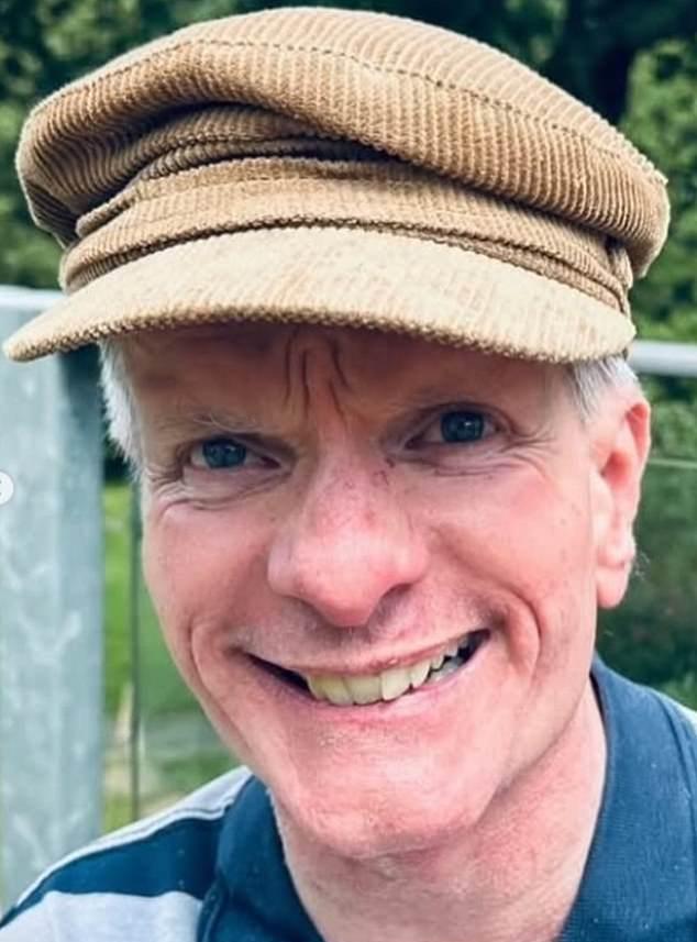 Актриса "Плохих сестер" (55) потеряла брата Эдди, скончавшегося от Альцгеймера в 50 с небольшим лет после 15-летней борьбы.