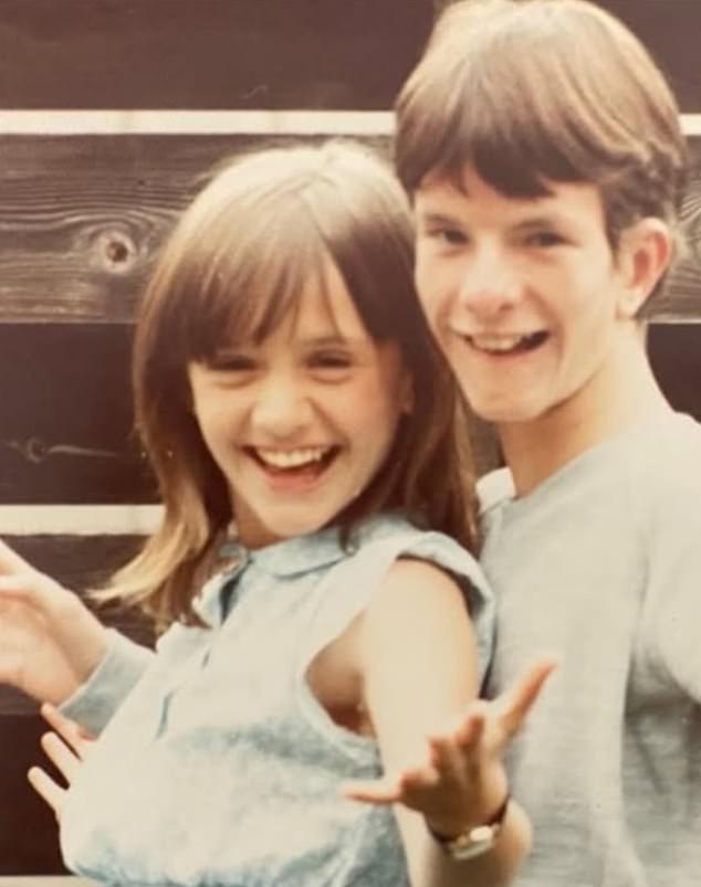 Джеймс поделился трогательными детскими фото, тронув сердца поклонников.