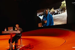 Джастин Бибер заработал 10 миллионов долларов, просто листая YouTube на сцене Coachella