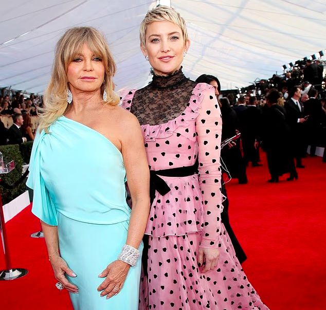 Эффект зеркала: почему после 30 лет женщины становятся копиями своих матерей