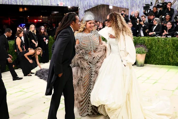 На Met Gala 2026 дочь Бейонсе устроила скандал родителям и нарушила правила Анны Винтур